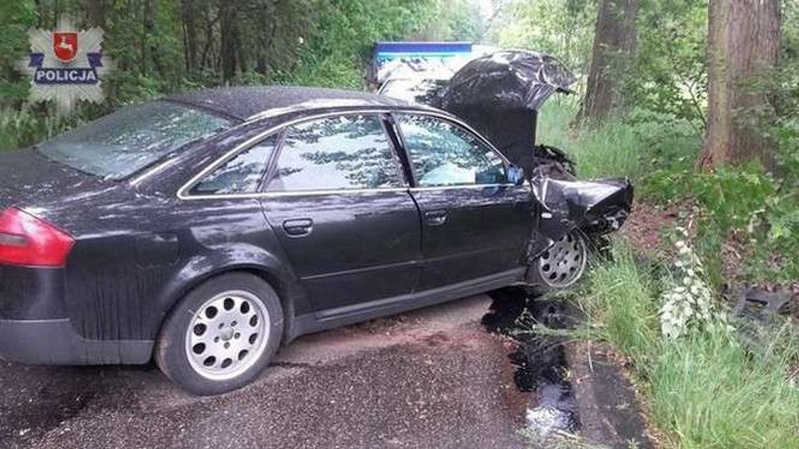 Młoda kobieta zasłabła za kierownicą? Samochód uderzył w drzewo