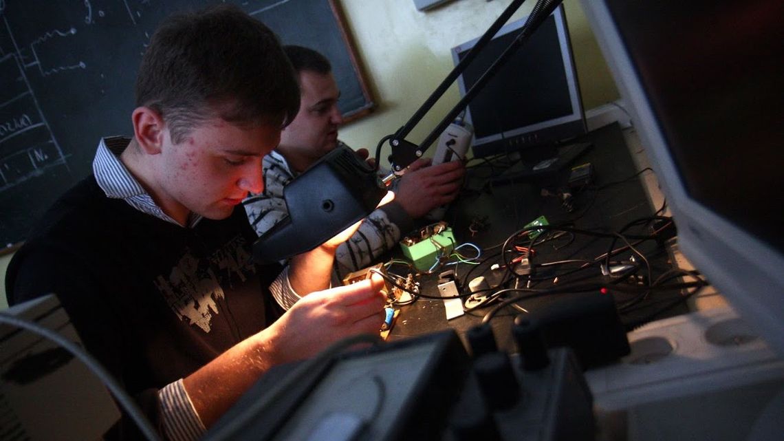 Młodość szturmuje szkoły z zawodem. Coraz więcej chętnych na technika