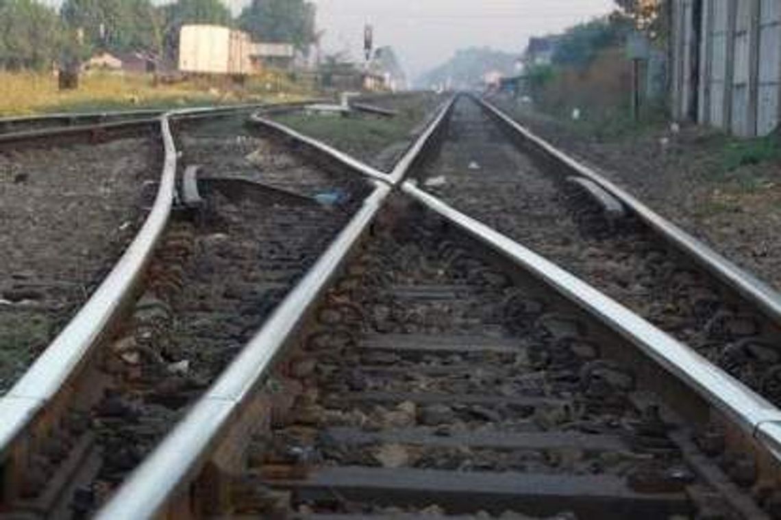 Młody mężczyzna zginął pod kołami pociągu