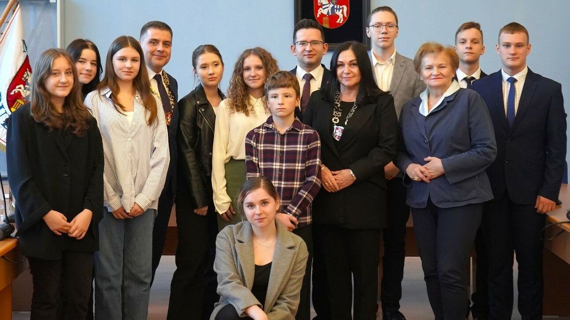 Młodych radnych coraz mniej. Rozpoczęli nową kadencję