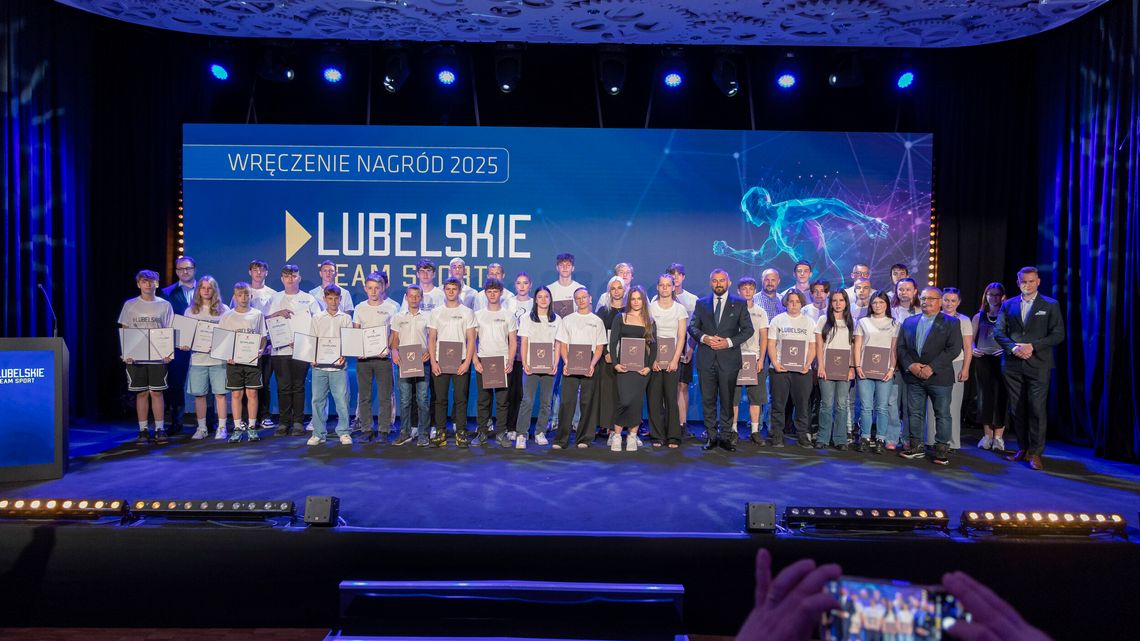 Młodzi i zdolni sportowcy uhonorowani przez marszałka