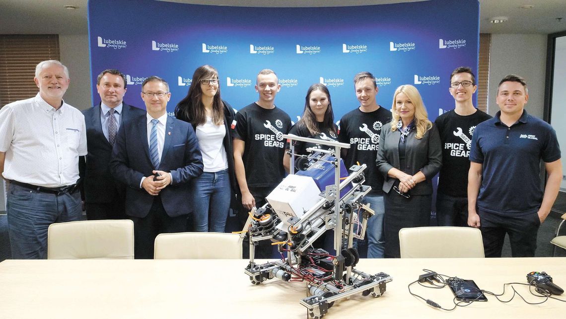 Młodzi konstruktorzy robotów rozsławiają Lubelskie