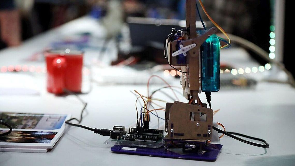 Młodzi pasjonaci poznawali nowe technologie Młodzi pasjonaci poznawali nowe technologie