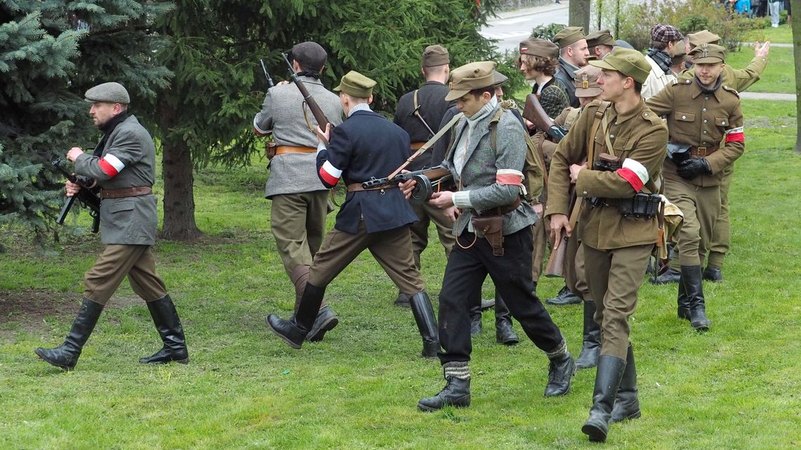 Młodzi, piękni, niezłomni. Dziewczęcym okiem na Żołnierzy Niezłomnych, Wyklętych