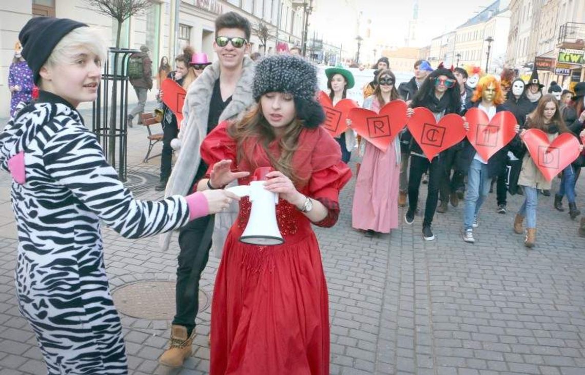 Młodzi promują teatr. 11 marca zaczynają się \"Zwierciadła”