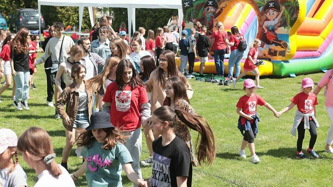 Młodzi wolontariusze z lubelskiego świętują "Pomaganie jest fajne" (dużo zdjęć)