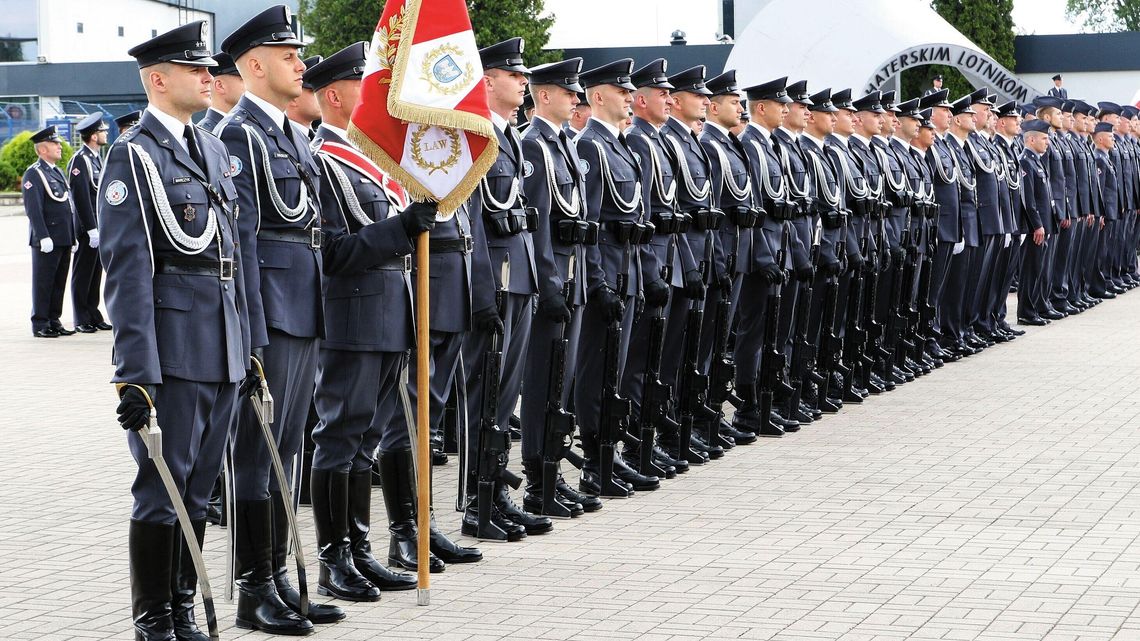 Młodzi żołnierze czują się dyskryminowani. Ale odpowiedź ministra obrony nie pozostawia złudzeń