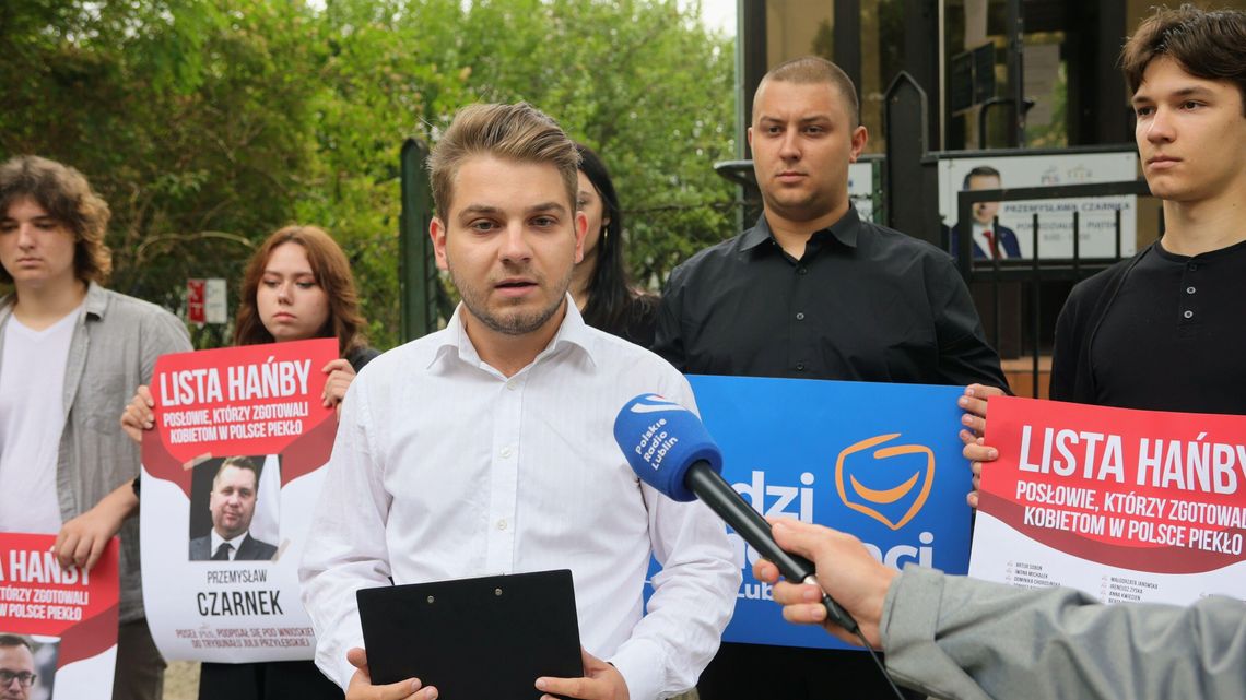 Młodzieżówka Platformy pokazuje "listę hańby". Czarnek: Żyją w urojonej rzeczywistości Młodzieżówka Platformy pokazuje "listę hańby". Czarnek: Żyją w urojonej rzeczywistości