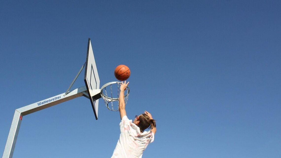 Młodzieży się spodoba. Koszykówka popularna w USA na bialskim osiedlu