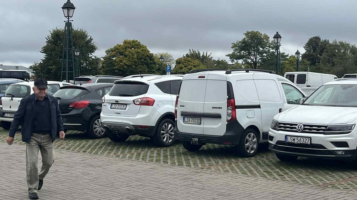 Mniej darmowych parkingów w mieście. Rada zgadza się na rozszerzenie płatnej strefy