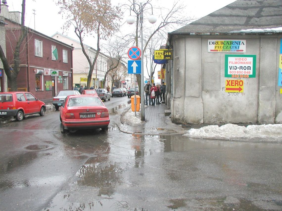 Mniej pieniędzy na remonty dróg Mniej pieniędzy na remonty dróg