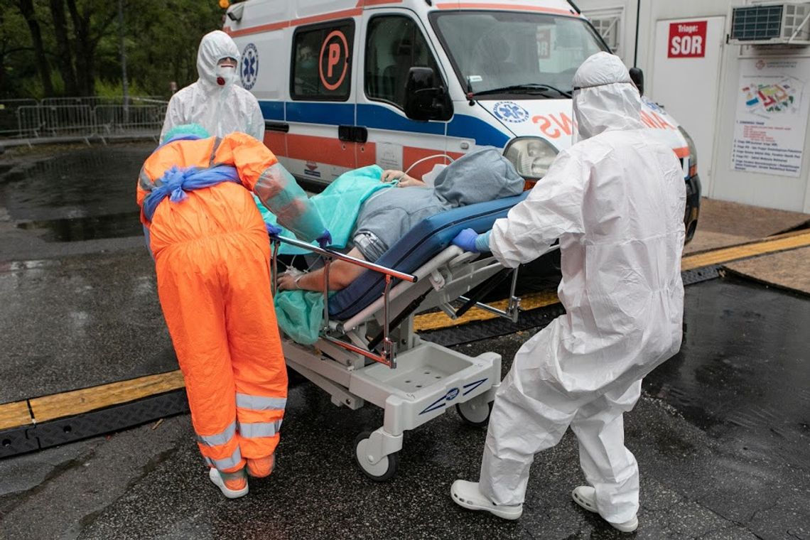 Mniej zakażeń koronawirusem w kraju niż tydzień temu. Raport z 18 kwietnia Mniej zakażeń koronawirusem w kraju niż tydzień temu. Raport z 18 kwietnia