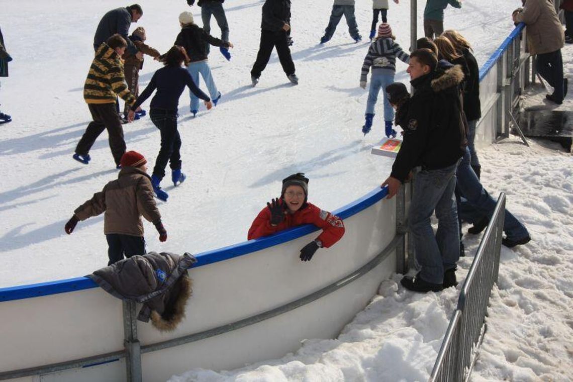 Mnóstwo atrakcji na otwarcie lodowiska w Zamościu