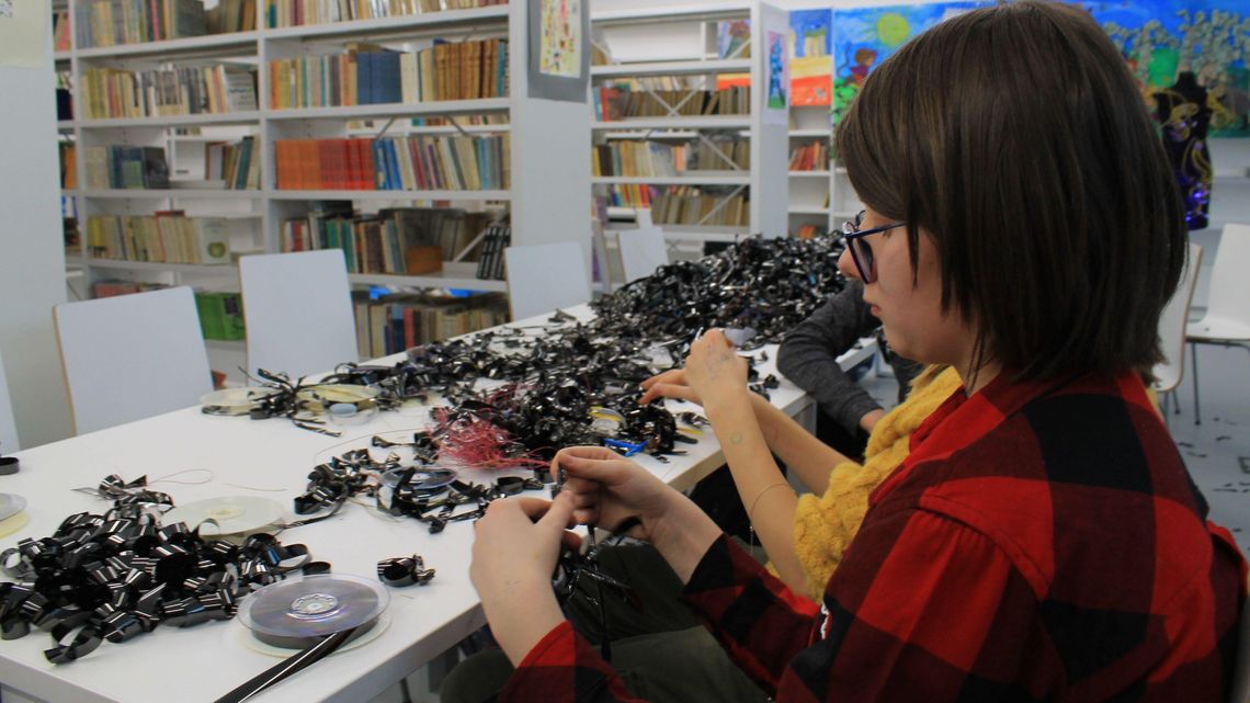 Moda na recykling w Kazimierzu Dolnym. Szyli ubrania z odpadów