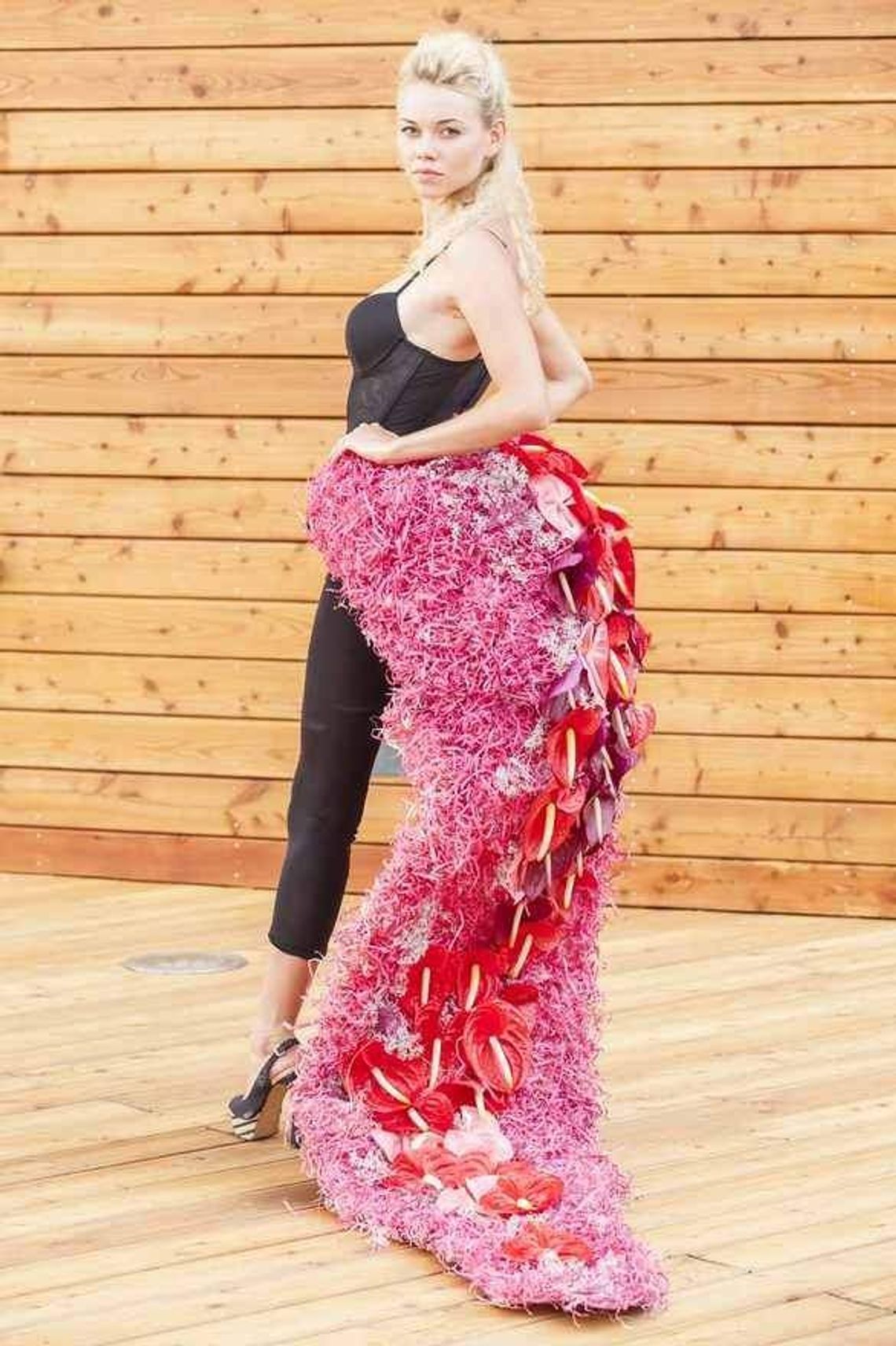 Modelki ubrane w suknie z kwiatów. W weekend Showy Florystyczny w Stężycy