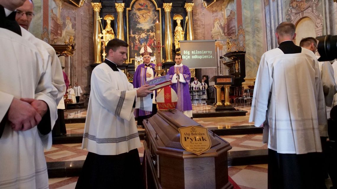 Modlili się za abp. Bolesława Pylaka. We wtorek pogrzeb Modlili się za abp. Bolesława Pylaka. We wtorek pogrzeb
