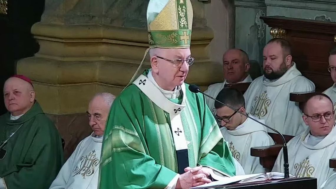 Modlitwa w archikatedrze lubelskiej za Ukrainę. "Cały świat patrzy z niepokojem i ze ściśniętym sercem"