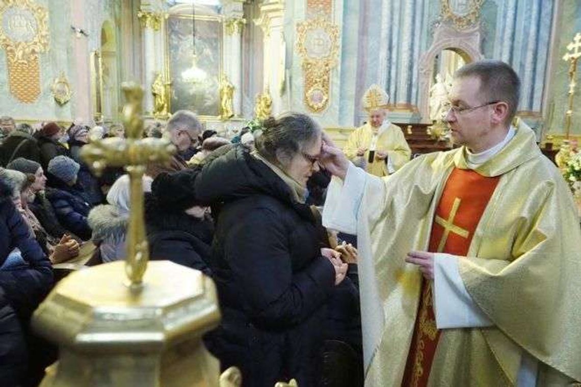 Modlitwa za chorych i ich opiekunów. "Na co dzień pracujecie w sanktuarium"