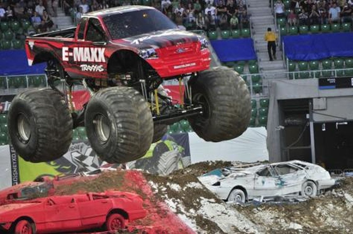 Monster Jam we Wrocławiu: Zobacz latające pikapy