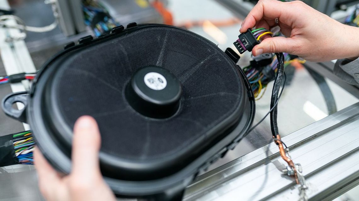 Montaż systemu car audio. Z jakich elementów składają się profesjonalne zestawy?