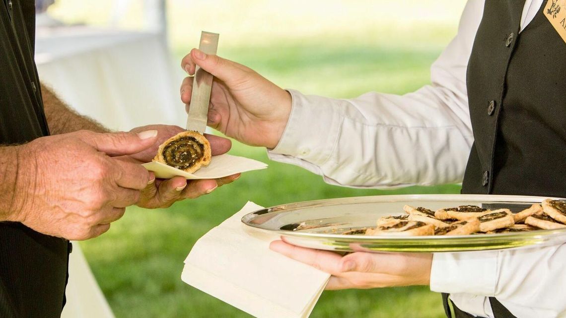 Monter maszyn, kelner, a może szef kuchni? Oferty pracy za granicą Monter maszyn, kelner, a może szef kuchni? Oferty pracy za granicą