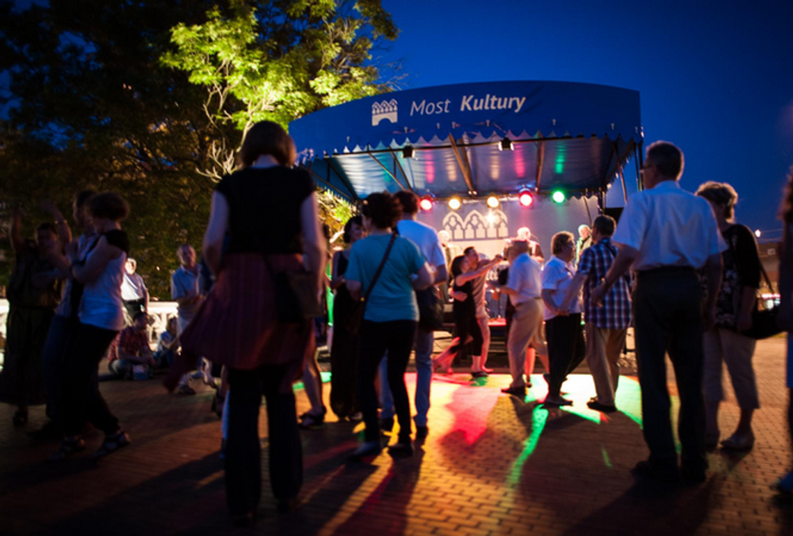 Moriah Woods i Czarne Lwy z Przedmieścia na Moście Kultury