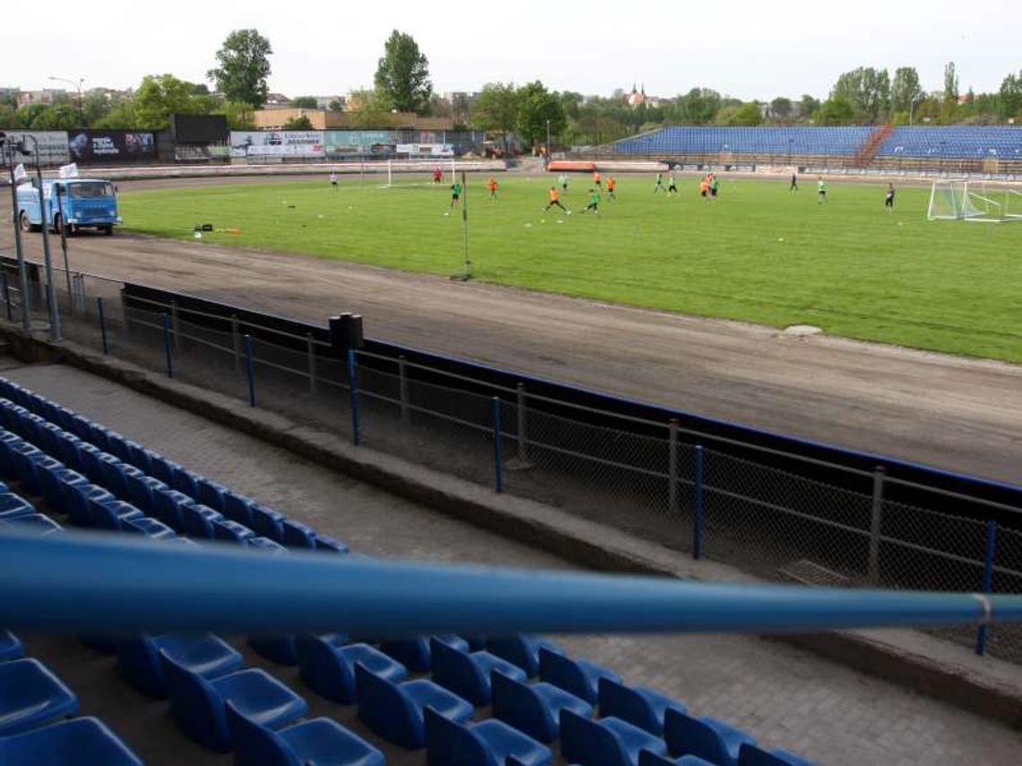 MOSiR wynajął żonie \"Groszka\" lokal na sklep przy stadionie MOSiR wynajął żonie \"Groszka\" lokal na sklep przy stadionie