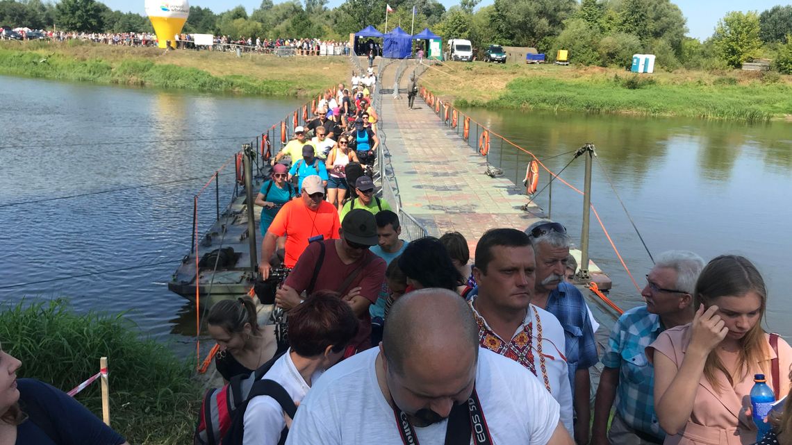 Most pontonowy połączył Polskę i Ukrainę. Już po raz ostatni [zdjęcia]