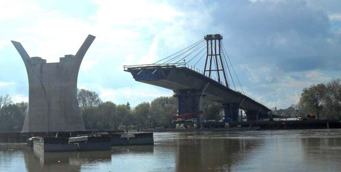 Most sunie przez Wisłę