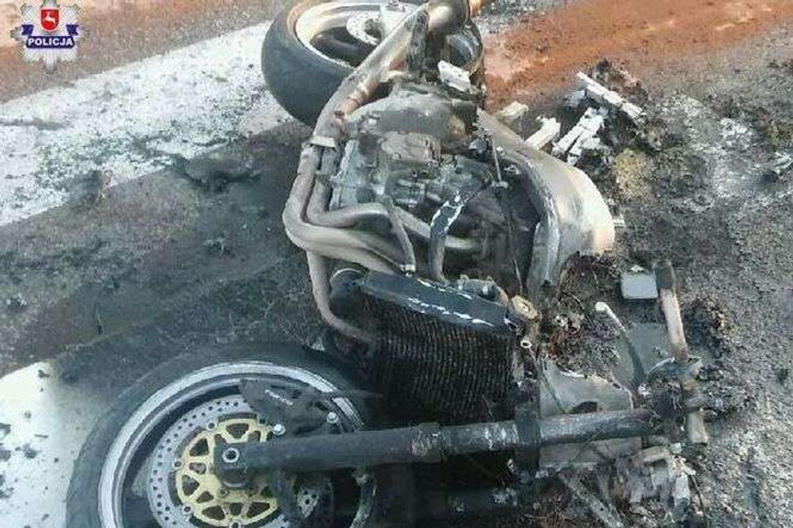 Motocykl zderzył się z polonezem. Sunął po drodze i stanął w płomieniach 