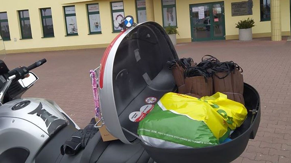 Motocyklami rozwożą maseczki do szpitali na całej Lubelszczyźnie