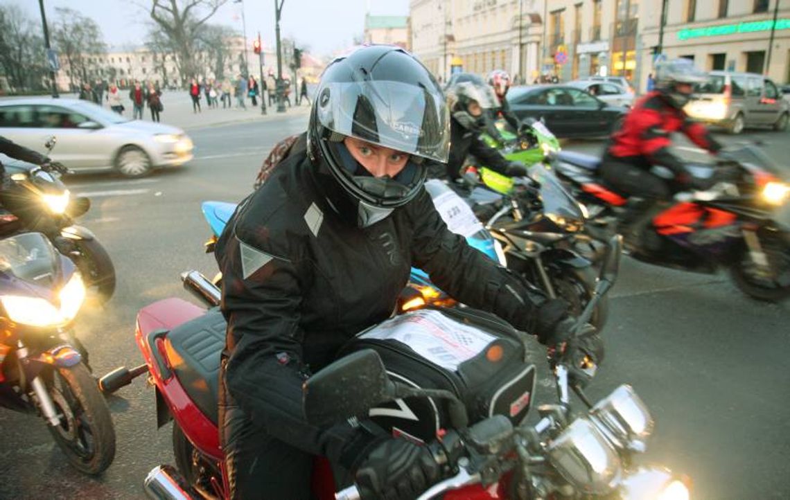 Motocykliści czekali w Lublinie na minister Muchę (zdjęcia, wideo) Motocykliści czekali w Lublinie na minister Muchę (zdjęcia, wideo)