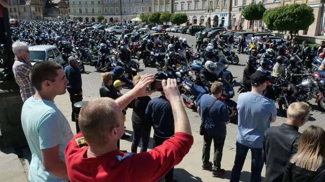Motocykliści rozpoczęli sezon. Na paradzie tysiące jednośladów
