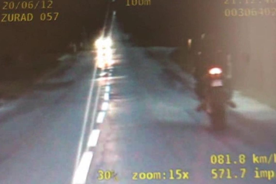 Motocykliści uciekali policjantom. 33 punkty w kilka minut (wideo)