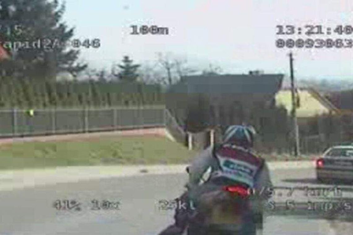 Motocyklista dostał 16 mandatów na 7 tys. złotych (wideo)