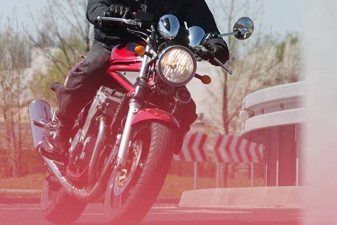 Motocyklista dostał tysiąc złotych mandatu