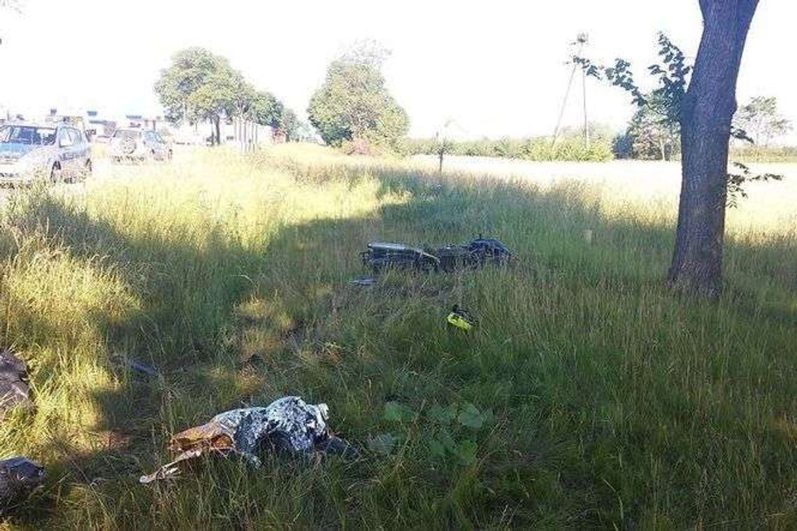 Motocyklista najechał na tył busa. Helikopter zabrał go do szpitala