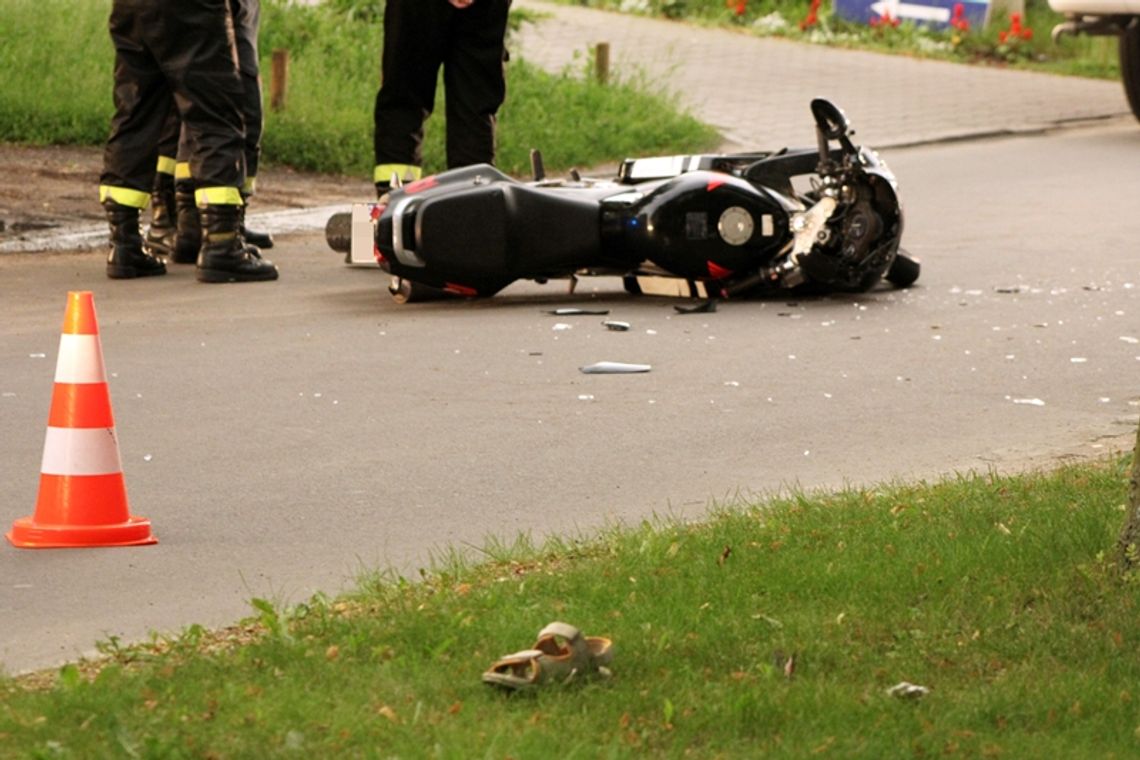 Motocyklista potrącił kobietę. Trafiła do szpitala