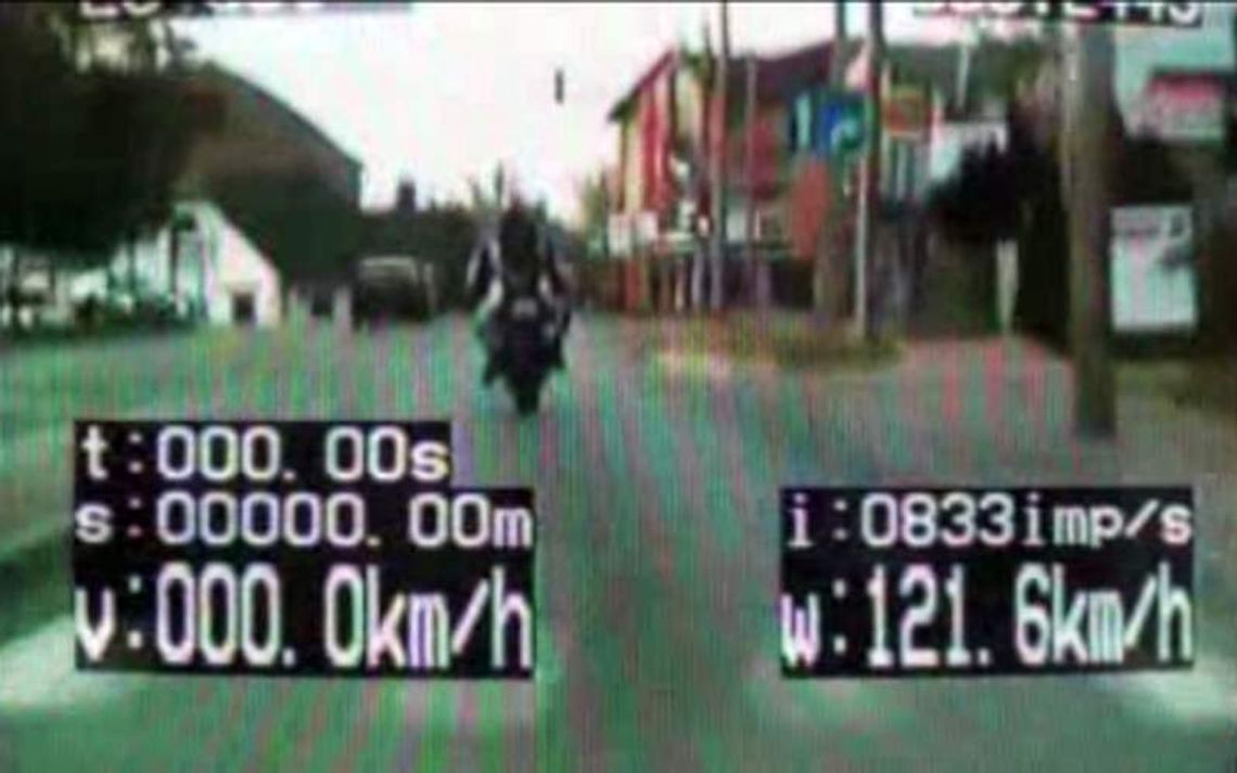 Motocyklista spieszył się na ognisko. Zarobił 24 punkty karne (wideo)