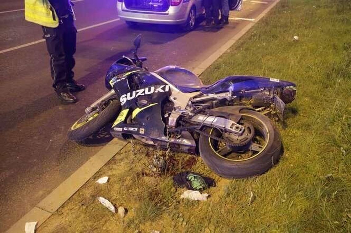 Motocyklista stracił panowanie i uderzył w słup Motocyklista stracił panowanie i uderzył w słup