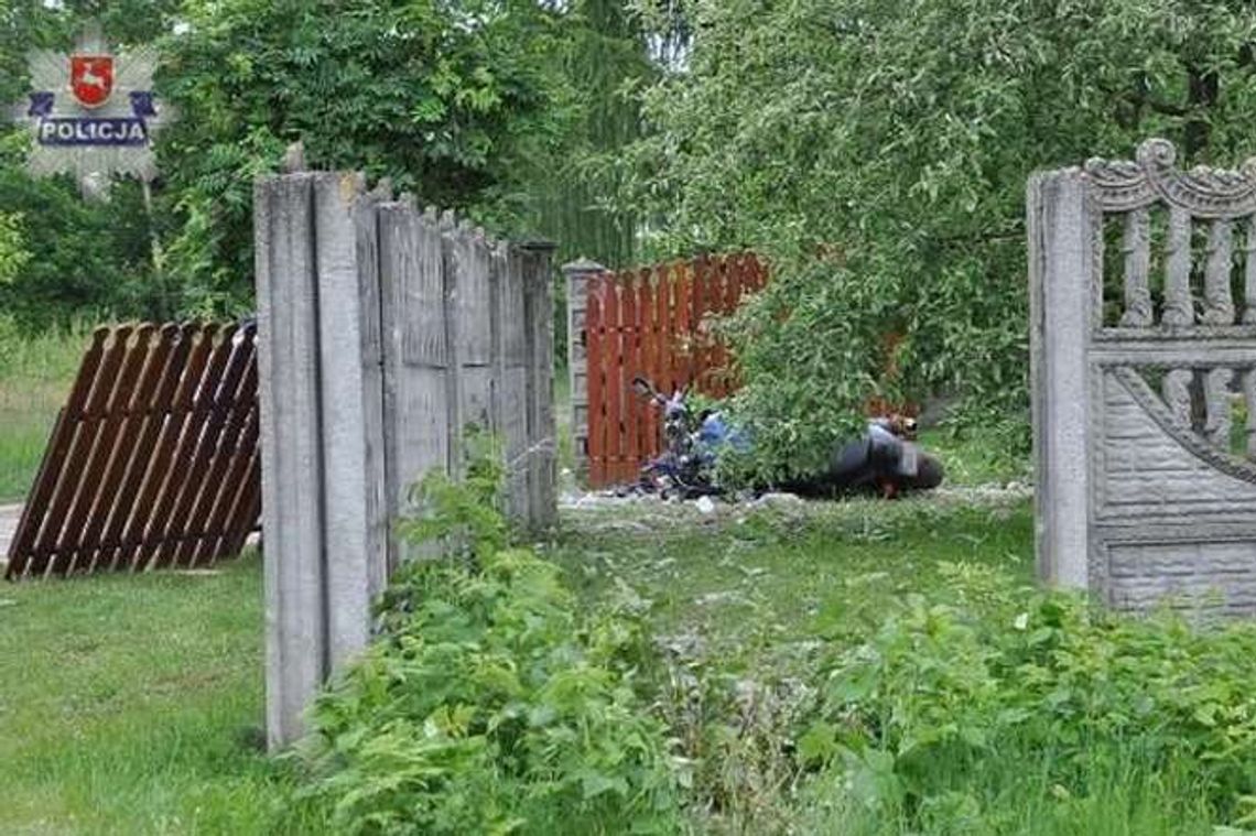 Motocyklista wbił się w betonowe ogrodzenie