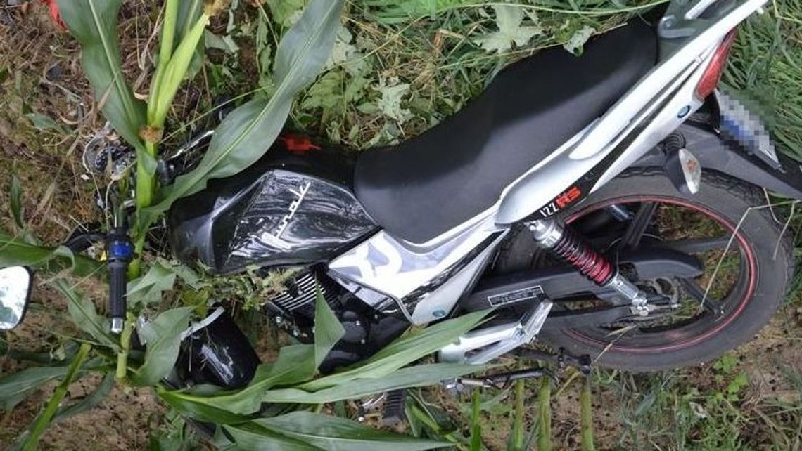 Motocyklista wypadł z drogi na zakręcie i uderzył w drzewo. Zginął na miejscu