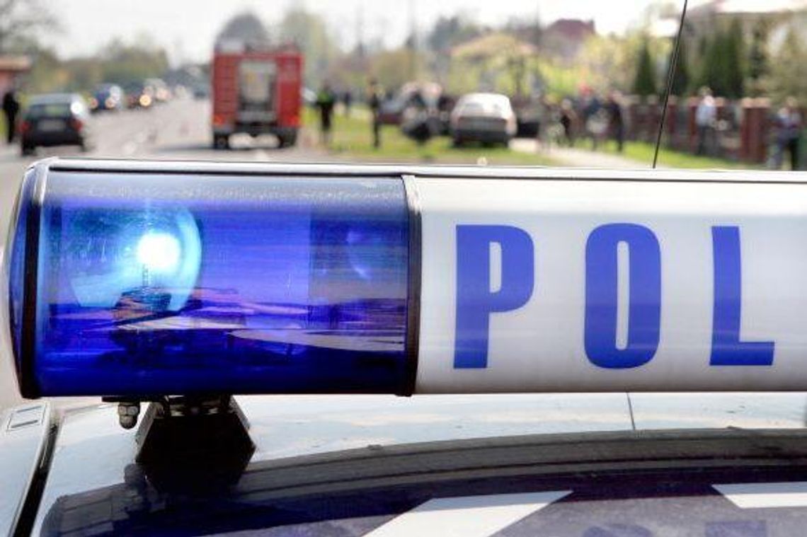 Motocyklista wyprzedzał i uderzył w barierkę. Zginął na miejscu