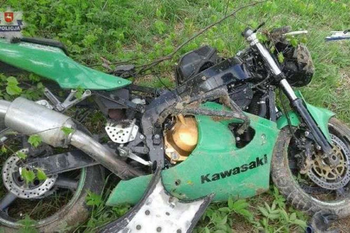 Motocyklista zderzył się z osobówką. Miał zakazy prowadzenia pojazdu