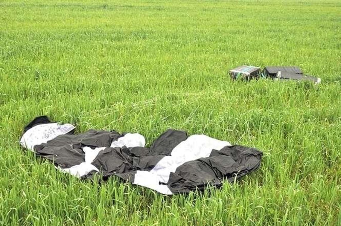 Motolotniarz z Ukrainy zrzucił papierosy i odleciał