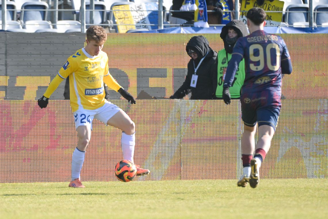 piłkarze Motoru Lublin na boisku w trakcie gry