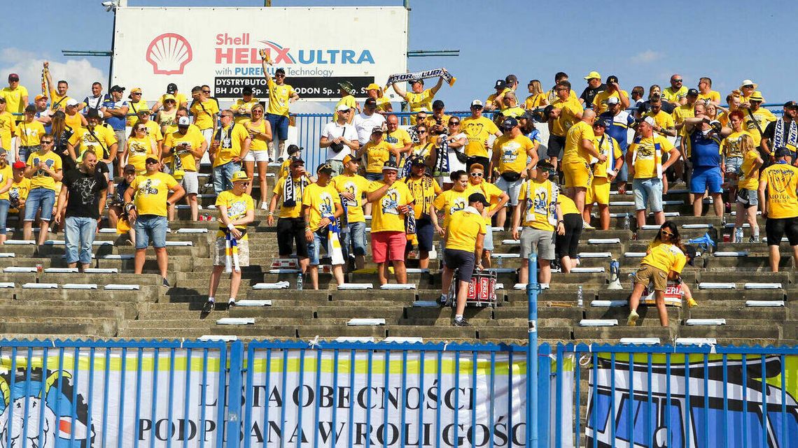 Motor Lublin lepszy od Fogo Unii w Lesznie. Tak lubelscy kibice dopingują na wyjeździe [zdjęcia]