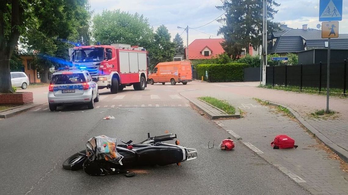 Motorowerzysta potrącił pieszego. Obaj trafili do szpitala Motorowerzysta potrącił pieszego. Obaj trafili do szpitala
