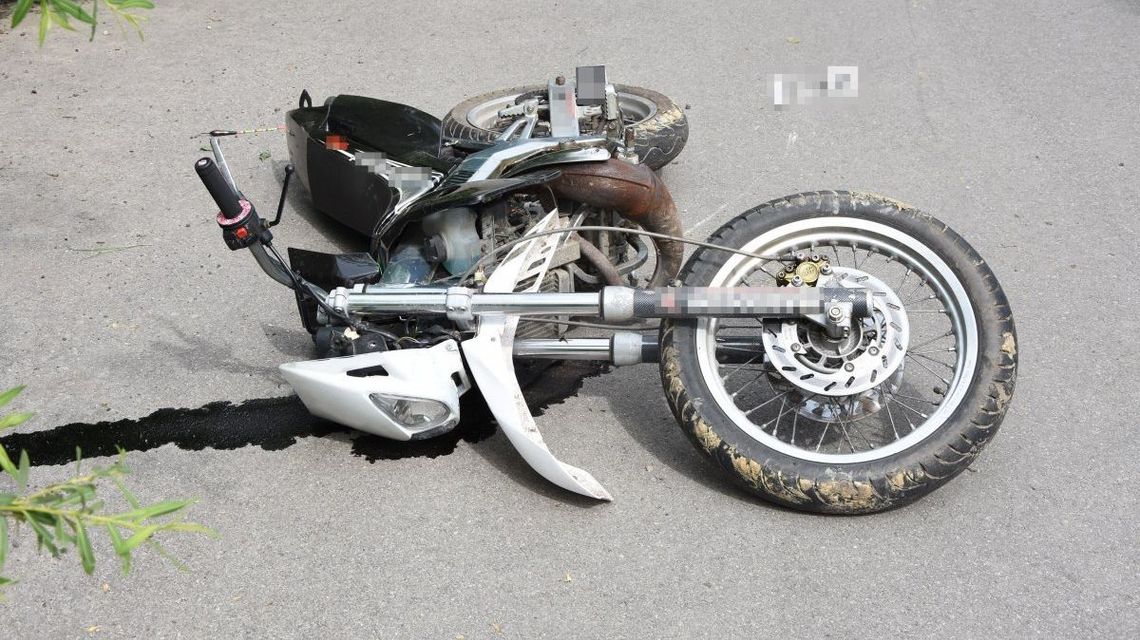 Motorowerzysta wjechał w policjanta, a potem próbował uciekać