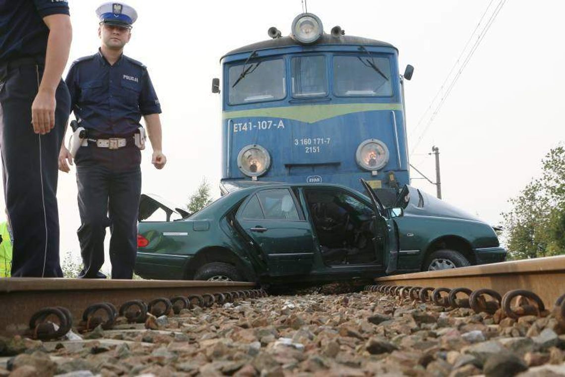 Motycz. Śmiertelny wypadek na przejeździe kolejowym